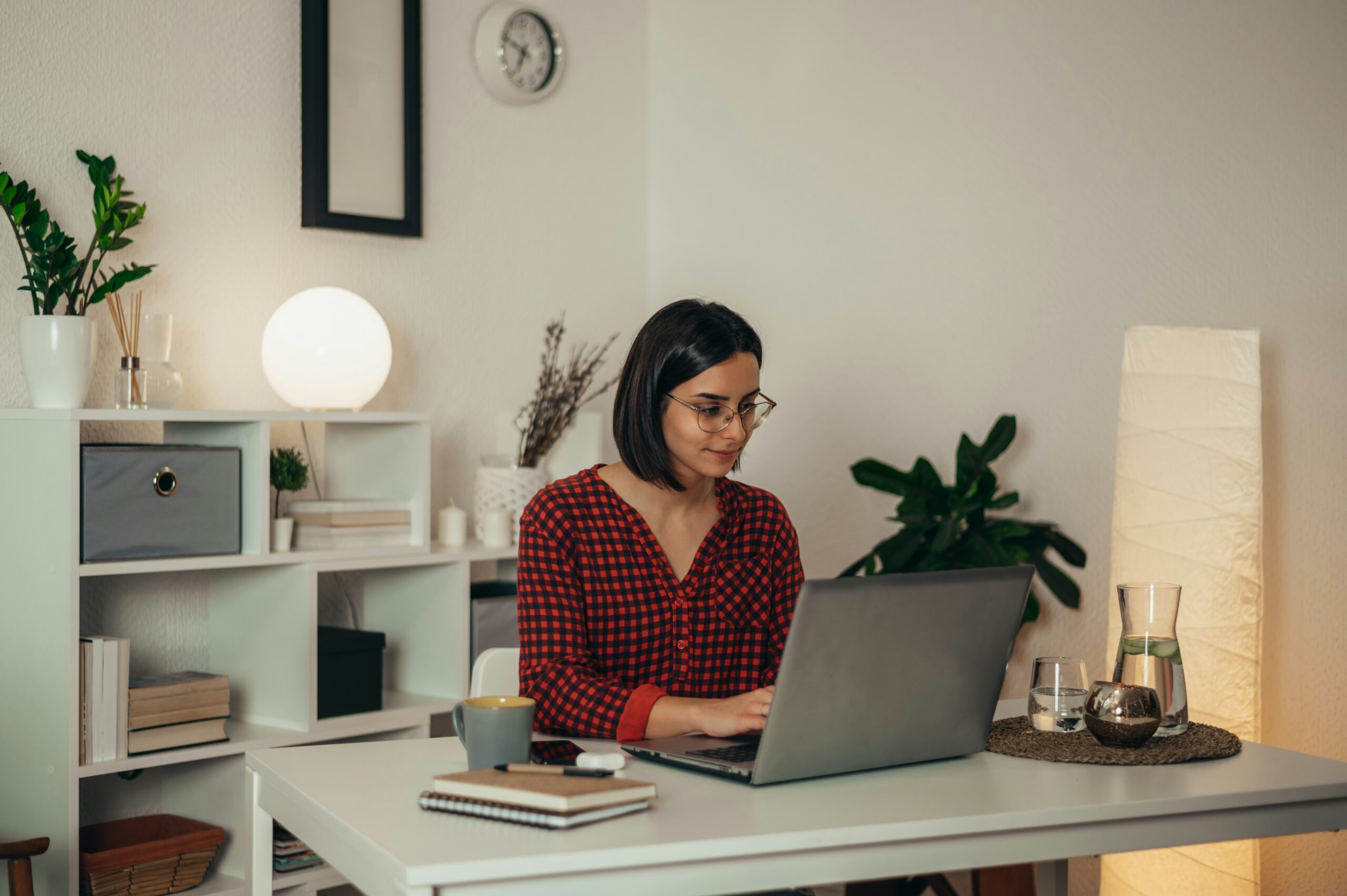 How to Design a Home Office that Inspires Productivity and Comfort