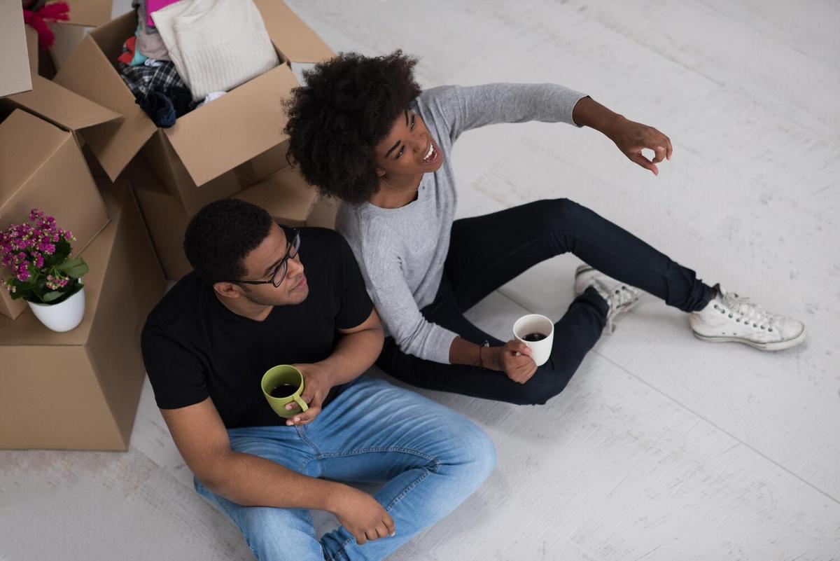 When to Move In Together: A Guide for Couples